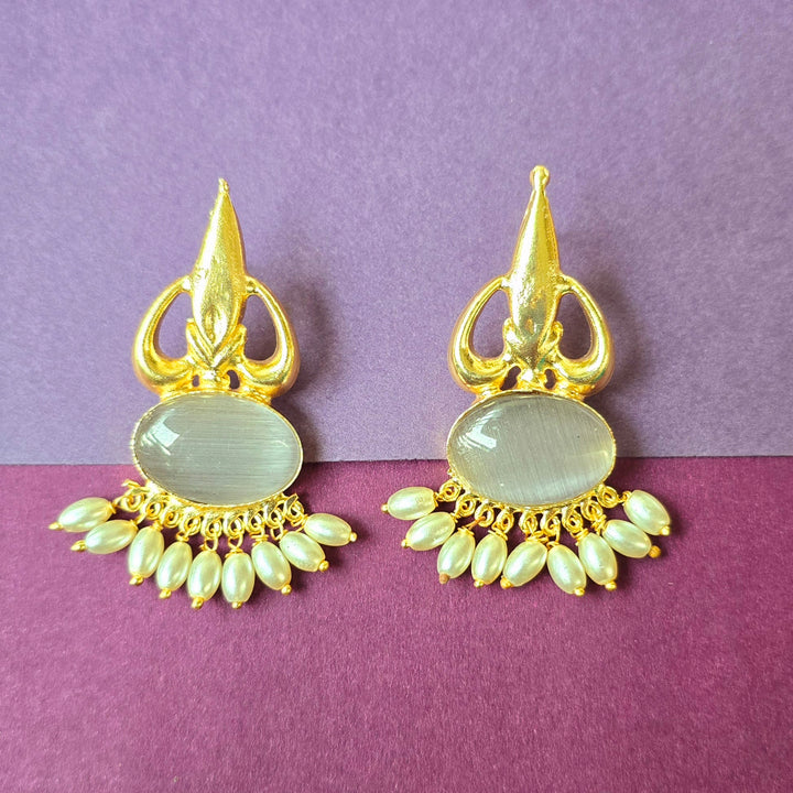 Dangler gold earrings 