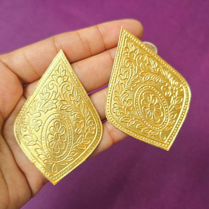 Golden big statement leaf earring