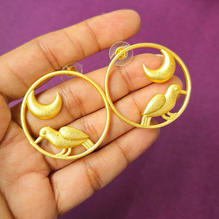 Gold round earrings with birds