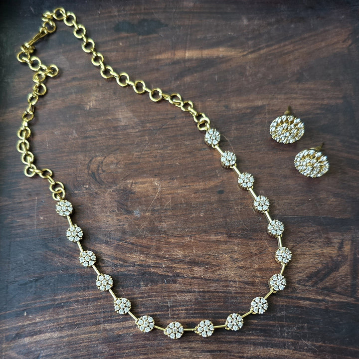 Round Ad Necklace Set