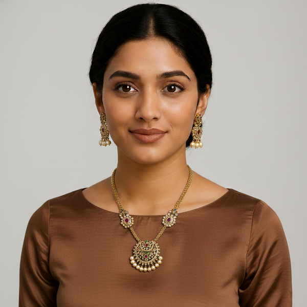 Round Pendant Short Necklaces