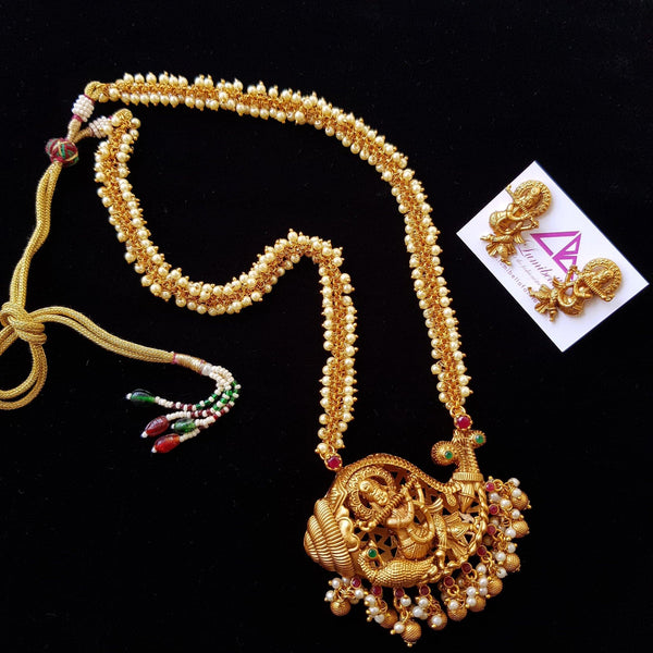 krishna pearl neckset