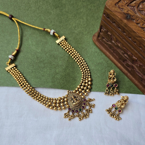 Temple style neckset 